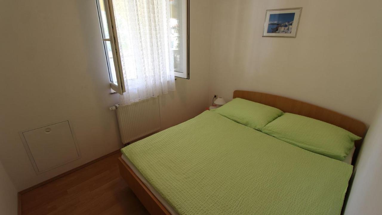 Apartments Serbecic Malinska Buitenkant foto